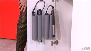 Ranger Son Fer A Lisser Ou Fer A Boucler Avec Deux Tubes En Pvc Colles Avec Du Double Face Sur Rangement Projets De Bricolage Et Loisirs Creatifs Astuces Diy