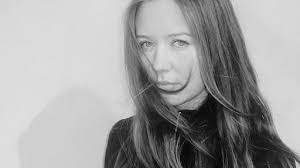 Julia om artistnamnet och musikskapandet