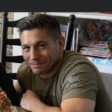 Daniel Selig's Instagram, Twitter & Facebook