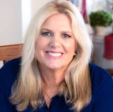 Kimberly Crossen's Instagram, Twitter & Facebook