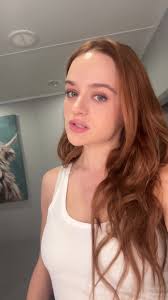 Haley King and Joey King