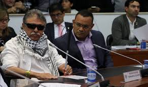 A 30 años del asesinato de jesús santrich, un vecino realizó una semblanza sobre quién fue el jesús santrich (der.), en el estadero 'el cóndor andino', en 1978, con sus amigos 'cama cama'. Kolumbien Jesus Santrich Wird Kongressabgeordneter Amerika21