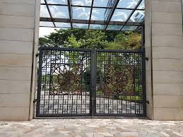 Celtic gates in los angeles offers a wide variety sliding wooden driveway gates. 30 Amazing Latest Stylish Main Gate Design Ideas With Image 2021