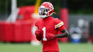 Chiefs expect Xavier Worthy to miss time with dislocated shoulder, wear  brace when he returns - NBC Sports