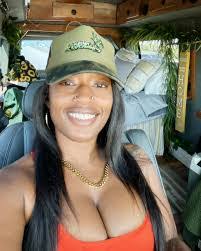 Laron Perry's Instagram, Twitter & Facebook