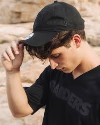 Our new daily black mobility pouch is now available online and in all our  physical stores! 👋🏻 https://neweracap.com.sg/