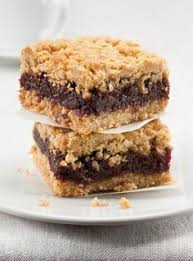 Carre Aux Dattes Le Meilleur Ricardo Recipe Desserts Dessert Squares Square Recipes
