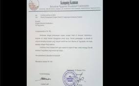 Jawab dewek bae lah, nek rika wong jawa tengah (ngapak) mesti ngerti artine :d. Pengakuan Warga Kauman Jogja Atas Protes Pemasangan Ucapan Natal Kasihan Raja Kraton Harianjogja Com