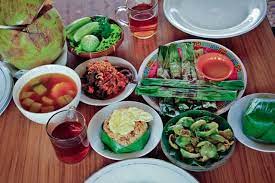 Cita rasa yang ditawarkan makanan khas jawa barat ini tentu saja tidak akan kamu dapatkan di tempat lain. 11 Rumah Makan Sunda Di Bandung Rekomended Enak Banget Wajib Dicoba Rumah Makan Sunda Di Bandung