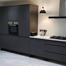 Howdens On Instagram Matt Units Can Transform A Kitchen Creating A Stylish Open Plan Kitchen Dining Living Elegant Kitchen Design Kitchen Inspiration Design