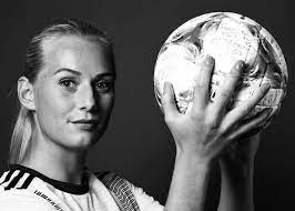 Jun 20, 2021 · stina blackstenius häcken körde över aik på hemmaplan i damallsvenskan. Stina Blackstenius Bio Net Worth Height 7 Untold Facts About Her