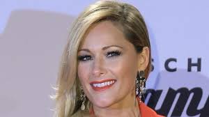 Früher war helene fischer ein ganz normales mädchen, heute ist sie die unumstrittene königin der schlagermusik. Helene Fischer Plotzlich Grau Helene Reagiert Entsetzt Auf Sich Selbst News De