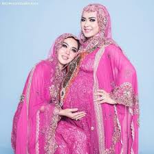 Anita (0856 97 222 743). Satu Tahun Sekali Syahrini Pilih Baju Seragam Untuk Lebaran Kapanlagi Com