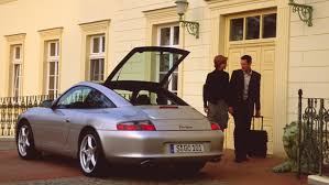 Hart an der grenze in der kneipe report. Tatort Porsche Museum