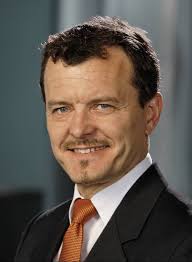 Highway safety expert Dr. Adrian Lund receives the “BMW Vehicle Safety  Lifetime Achievement Award”.