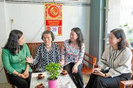 Ủy viên ban chấp hành đảng bộ tỉnh, phó trưởng ban dân vận tỉnh ủy; Bi ThÆ° Tá»‰nh Uá»· An Giang Vo Thá»‹ Anh Xuan ThÄƒm Há»i Táº·ng Qua Gia Ä'inh Chinh Sach Tieu Biá»ƒu Tp Long Xuyen Bao An Giang Online