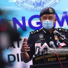 Najib razak meninggalkan bangunan mahkamah kuala lumpur selepas perbicaraan ditangguhkan pada hari ini dan akan bersambung isnin nanti. 1mdb Bukit Aman Selesai Ambil Keterangan Suami Zeti Anaknya