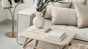 Si votre canapé n'est pas très confortable pour regarder la télé, lire votre tablette ou vous lover au coin du feu ? Relooker Un Vieux Canape Solutions Faciles Et Pas Cheres Cote Maison