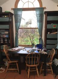 Commonly used drying oils include linseed oil, poppy seed oil, walnut oil, and safflower oil. Creating Good Artificial Lighting For Your Art Workspace Seamless Expression
