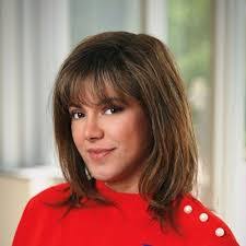 Kelly Stefanski's Instagram, Twitter & Facebook