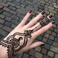 It symbolizes purity and the unity of one's soul with the divine. Henna Tattoos Are A Traditional Temporary Tattoo Design Technique Practiced In India We Have All The Su Henna Tattoo Designs Simple Henna Tattoo Henna Tattoo