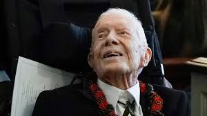 Oud-president Carter is 100 jaar en heeft stemmen op Harris als laatste  wens