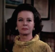 The beautiful Joan Bennett as Elizabeth Stoddard ❤️