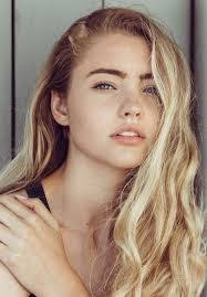 Camilla Woods's Instagram, Twitter & Facebook