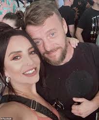 Lisa Phipps's Instagram, Twitter & Facebook