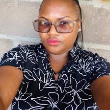 Relationship World menambahkan foto baru.