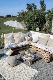 Diy Aus Sonnenschirm Wird Tempelschirm Palettenmobel Im Freien Aussenwohnbereiche Terrasse Aus Paletten