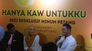 Bunga bangsa dalam lagu in berarti pahlawan yang berjuang dan rela berkorban bahkan sampai mati untuk mempertahankan indonesia dari tangan para penjajah. Hanya Kaw Untukku Kolaborasi Lipton Ekstra Kaw Sempena Menanti Februari