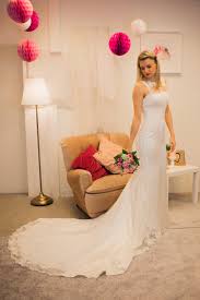 Ein brautkleid wird mit viel liebe ausgesucht. Brautkleider Glucksrobe