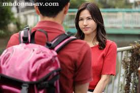 JUL-850 She surrenders to forbidden internal desire