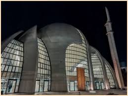 His reputation is based on creating highly sculptural buildings made of concrete, steel, and glass. Moderne Moscheen Ditib Zentralmoschee Koln Emvoyoe