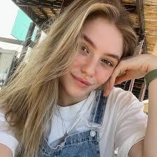 Joleen Evans's Instagram, Twitter & Facebook