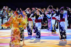 The spectacle of the ceremony attracts many visitors from both sides of the border, as well as international tourists. Dcyjzkvuwaztim