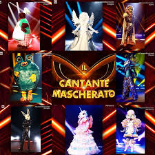 Nel corso della prima puntata del programma rai, la cantante è uscita allo scoperto, togliendosi la maschera dell'unicorno di fronte alla giuria. Cantante Mascherato Penale Di 100mila Euro Per I Concorreti Che Si Fanno Scoprire