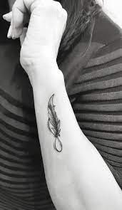 25 Best Wrist Tattoos Ideas For Girls Blurmark Cool Wrist Tattoos Feather Tattoos Feather Tattoo Wrist