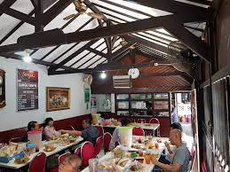Rawon rampal adalah kuliner malang legendaris yang sudah ada sejak tahun 1957, dan telah menjadi favorit bagi warga local maupun wisatawan dari luar. Rawon Rampal Malang Culinary Lounge