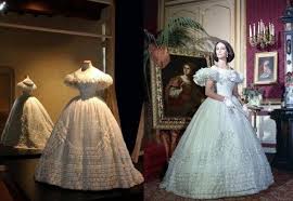 Anna karenina is a novel by the russian author leo tolstoy, first published in book form in 1878. Da Il Gattopardo A Via Col Vento 10 Abiti Tra I Piu Belli Del Cinema