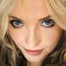 Shari Morris's Instagram, Twitter & Facebook