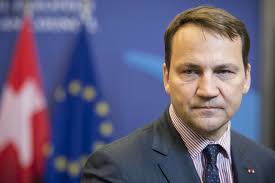 Jak podaje fakt.pl, zarabia więcej niż polski minister spraw zagranicznych! Radoslaw Sikorski Dziekuje Annie Fotydze Chodzi O Pileckiego