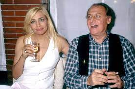 Ver las letras de renzo arbore y escuchar come facette mammeta, la classe degli asini, ma la notte no, scapricciatiello y más canciones! Renzo Arbore Eta Altezza Peso Moglie Figli Caffeina Magazine