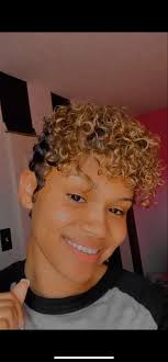 The wedge cut on curly hair with layers for movement complements a round face shape. Pin On Short Curly Hair