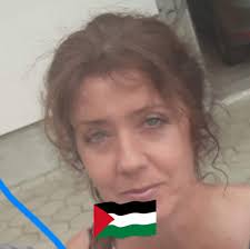 Šejla Porić je rođena 15. jula 1999. godine od oca Ahmeta-Ahme i majke  Djulse. Osnovnu školu završila je u Bosanskoj Krupi a srednjoškolsko  obrazovanje u Bihaću gdje je pohadjala JU "Medicinska škola"