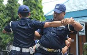 Gaji yang diterima satpam itu 2,7 juta. Gaji Turun Gaji Satpam Dprd Wonogiri Di Bawah Umk
