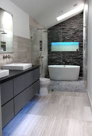 Amazing Master Bath Retreat With Dark Stacked Stone Back Wall Feature And Glass Area For Luxury Master Bathrooms Modern Master Bathroom Bathroom Remodel Master
