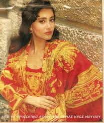 Μία σπάνια βραδινή έξοδο πραγματοποίησε η ηθοποιός, ηρώ. Hrw Moykioy Iro Moukiou Fwtografies Facebook