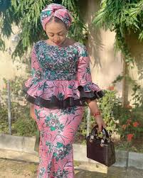 Notre magasin de vêtements en ligne vous souffle une multitude d'idées de tenues actuelles. 150 Idees De Modeles D Habits Mode Africaine Tenue Africaine Robe Africaine
